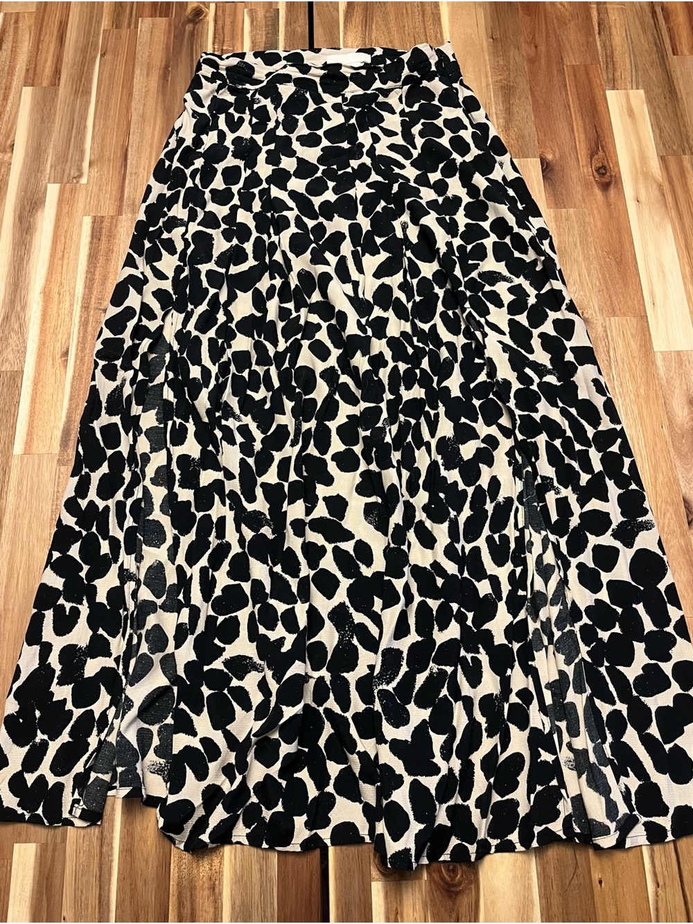 H&M cream and black skirt with leaf print